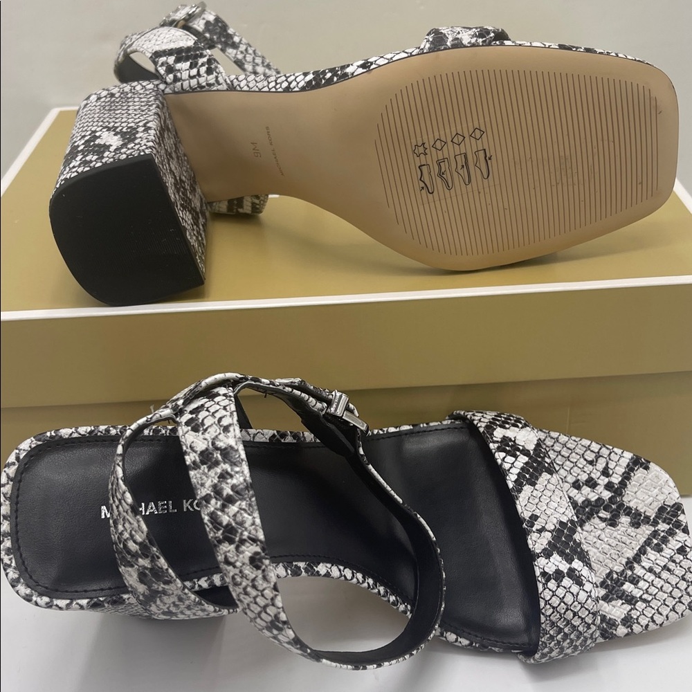 Michael Kors MERRIAM BLOCK HEEL
LEATHER
40S5MMHS1E Aluminum High Heels Snakeskin - Picture 3 of 16